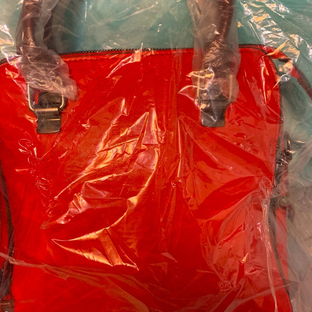 Red purse 👜 brand news never used left in bags